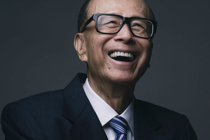  香港首富李嘉誠正式宣布退休