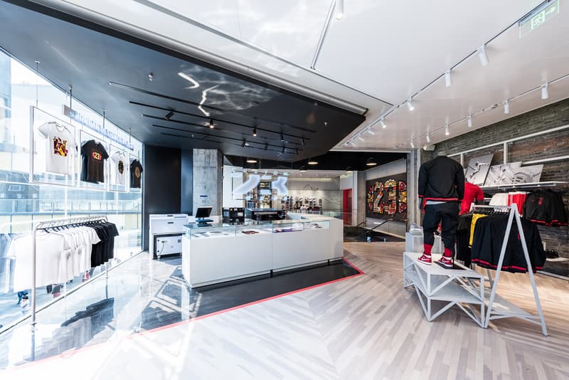 走进 JORDAN 77 SONGHU 品牌体验店