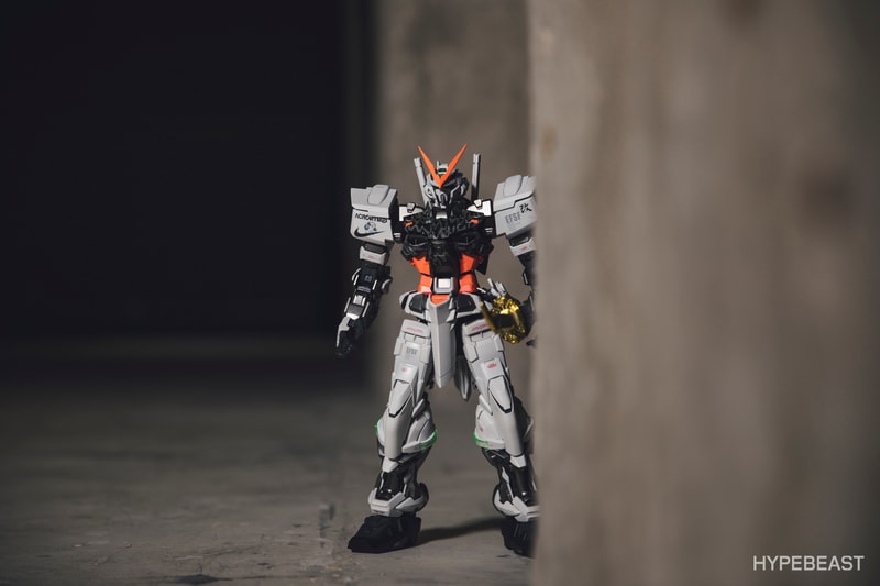 独家近赏「ACRONYM® x Nike」主题 Gundam Astray Red Frame