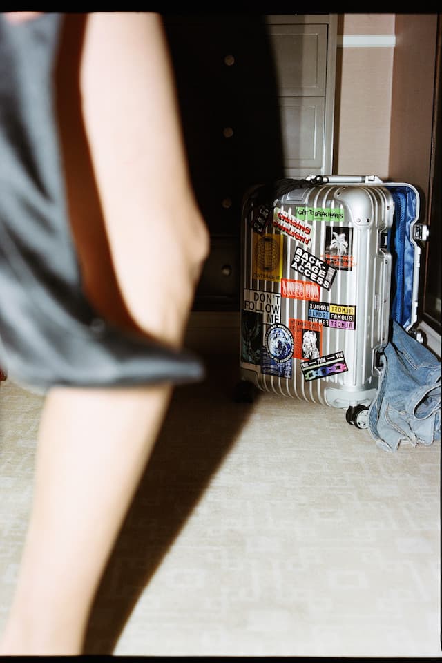 RIMOWA 攜手 NASASEASONS 打造聯名帽款和貼紙包