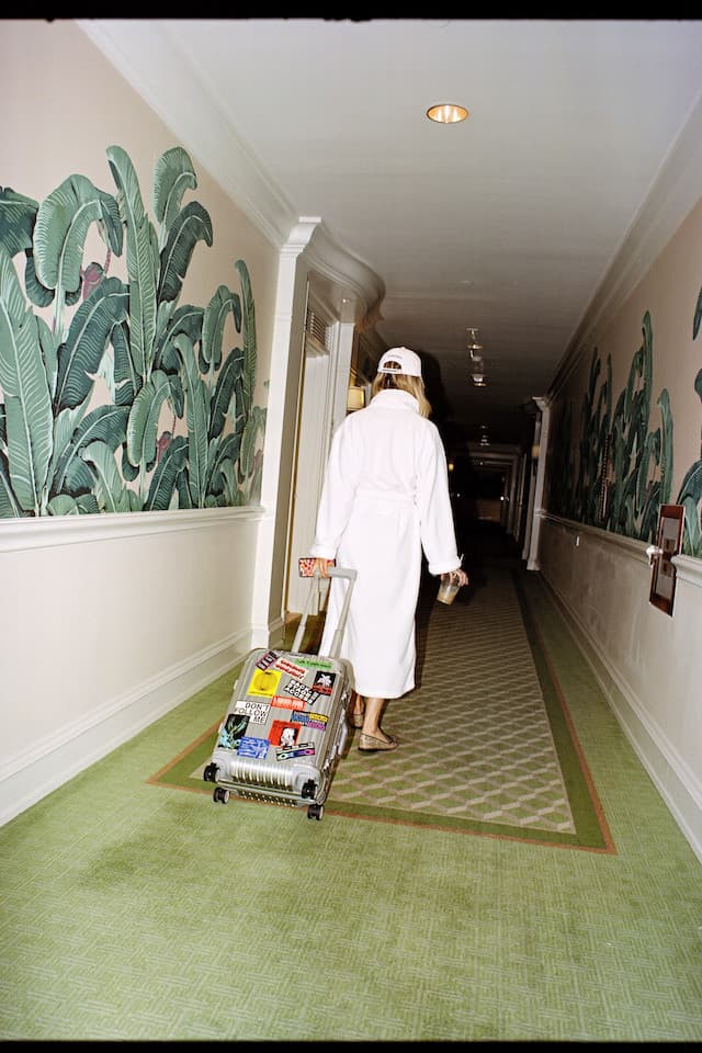 RIMOWA 攜手 NASASEASONS 打造聯名帽款和貼紙包