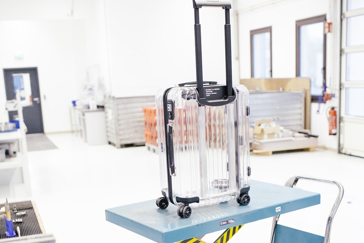 独家近赏 Off-White™ x RIMOWA 联名行李箱
