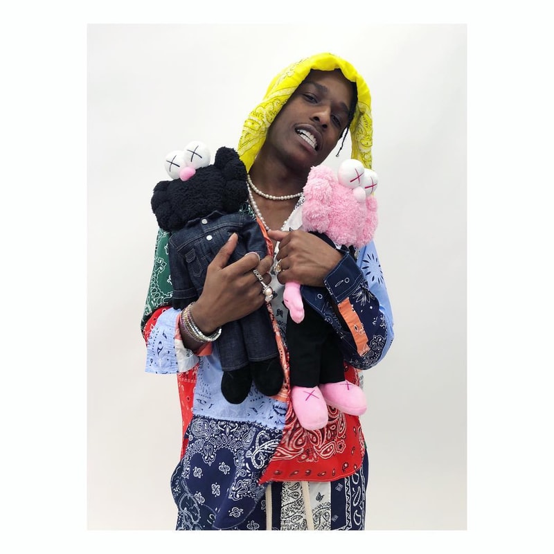 眾星攜粉色版 KAWS「BFF」毛絨公仔驚喜亮相！