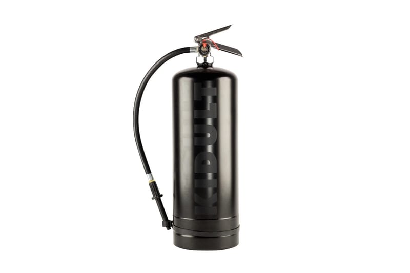 Kidult 打造全新「暗黑」版噴漆罐