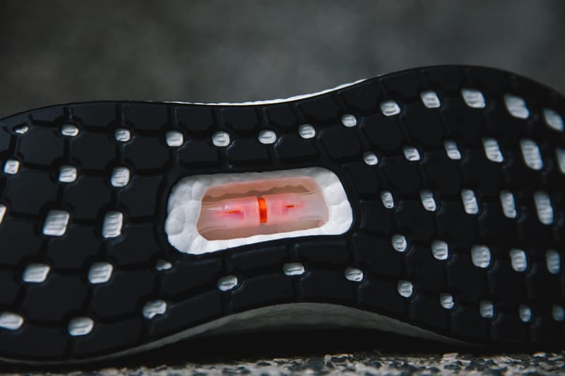 近賞 adidas SPEEDFACTORY AM4 城市系列上海特別版跑鞋 AM4SH