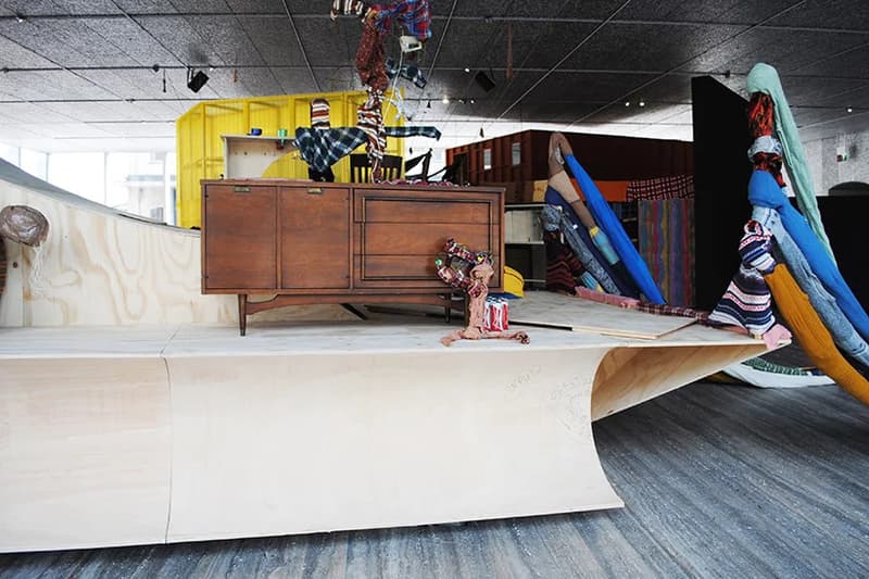 德國藝術家 John Bock 於米蘭 Fondazione Prada 打造全新展覽