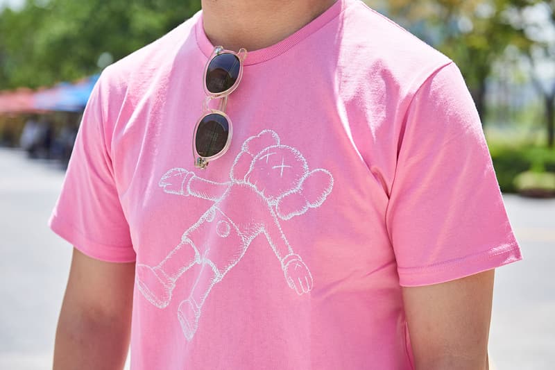 直擊 KAWS 水上漂浮雕塑作品「KAWS:HOLIDAY」期間限定店開幕盛況