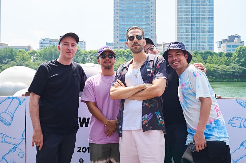 直擊 KAWS 水上漂浮雕塑作品「KAWS:HOLIDAY」期間限定店開幕盛況