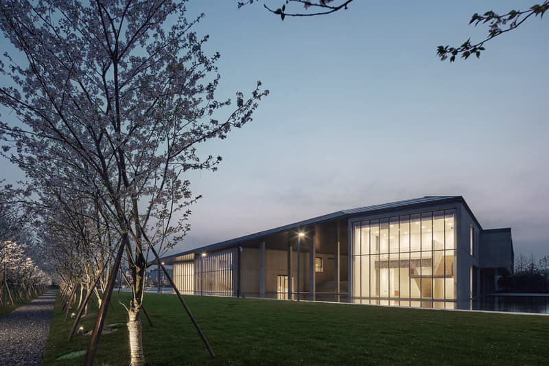 走進神級建築師安藤忠雄設計的「杭州良渚文化藝術中心」