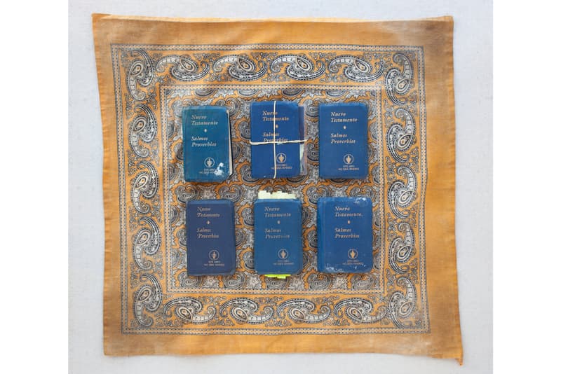 美國海關清潔工 Tom Kiefer 举办無證移民「被沒收個人物品」主題展