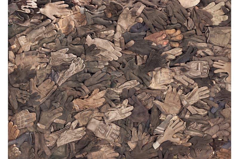 美國海關清潔工 Tom Kiefer 举办無證移民「被沒收個人物品」主題展