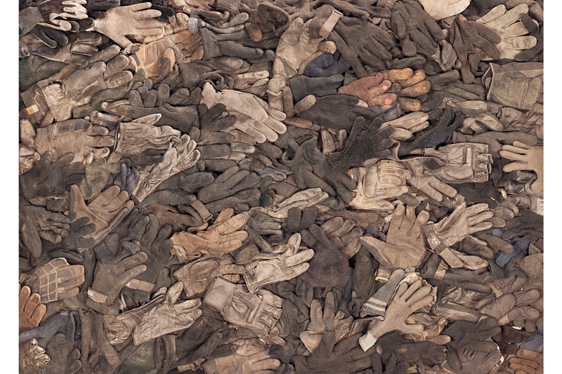 美國海關清潔工 Tom Kiefer 举办無證移民「被沒收個人物品」主題展