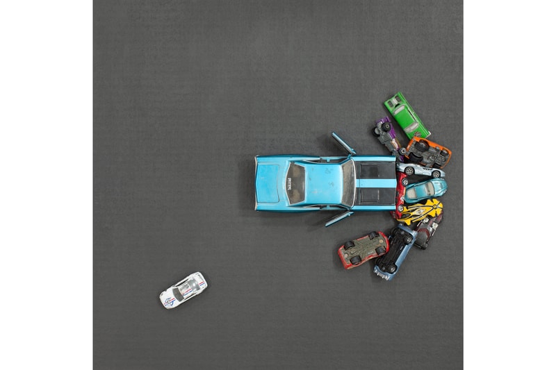 美國海關清潔工 Tom Kiefer 举办無證移民「被沒收個人物品」主題展