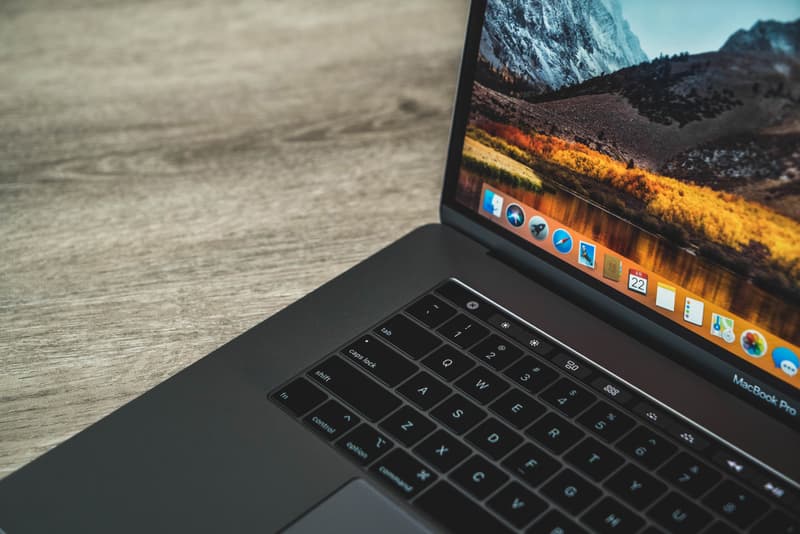 Apple 2018 年版 MacBook Pro 開箱近賞