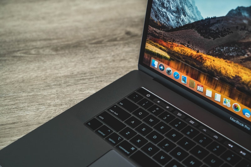 Apple 2018 年版 MacBook Pro 開箱近賞