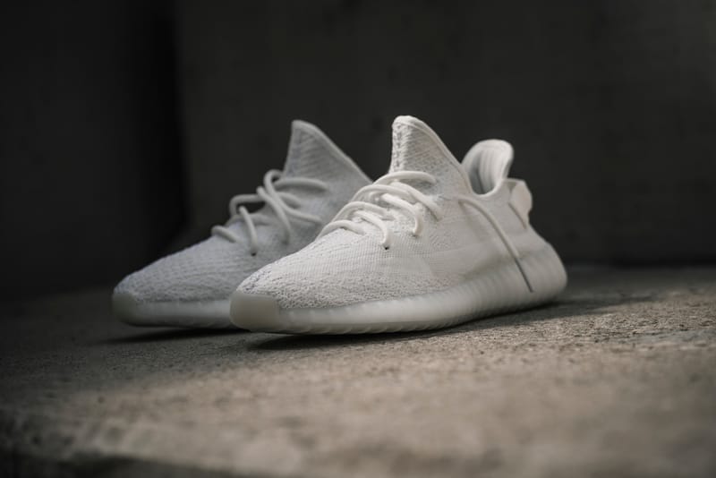 adidas Originals 宣佈 YEEZY BOOST 350 V2「Triple White」配色將於下月回歸