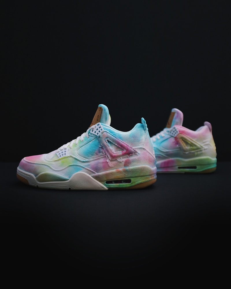 Larry Luk 打造 Levi's x Air Jordan 4 扎染定製版本
