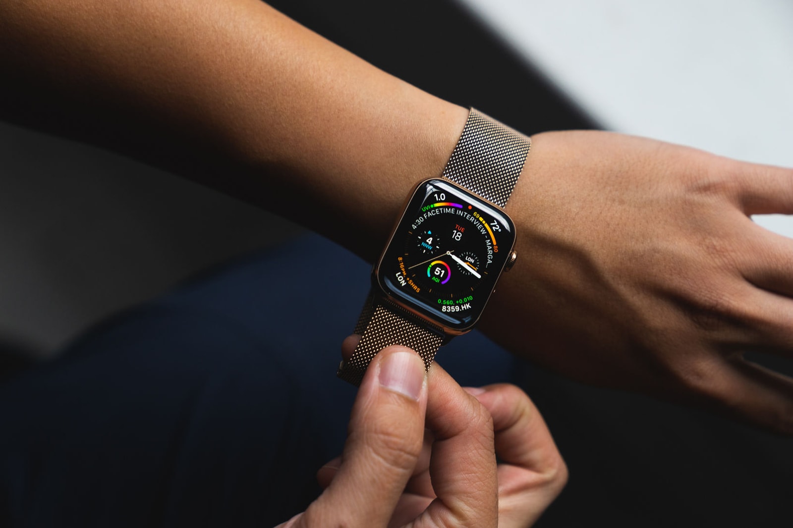 全新金色版 Apple Watch Series 4 及 iPhone XS 細節近賞