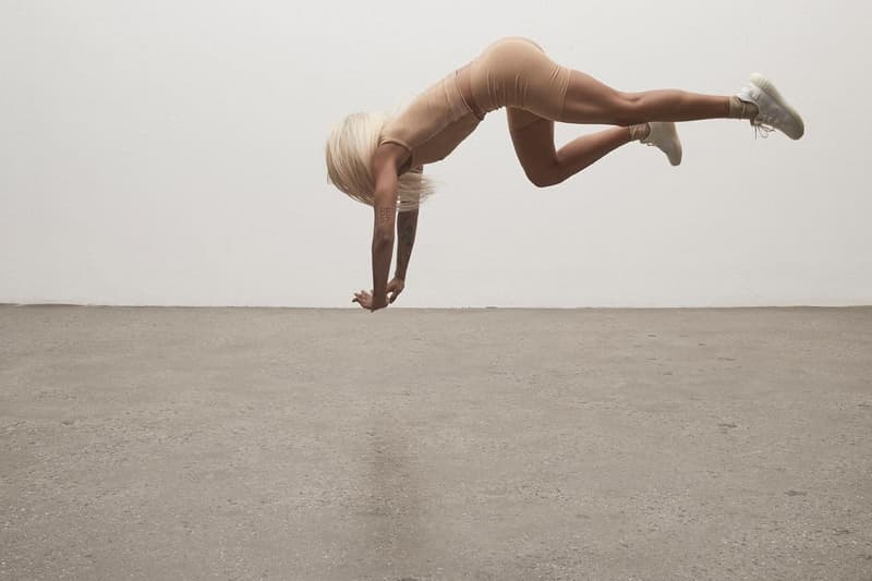 Rita Minissi 為 YEEZY BOOST 350 V2「Triple White」打造全新 Lookbook