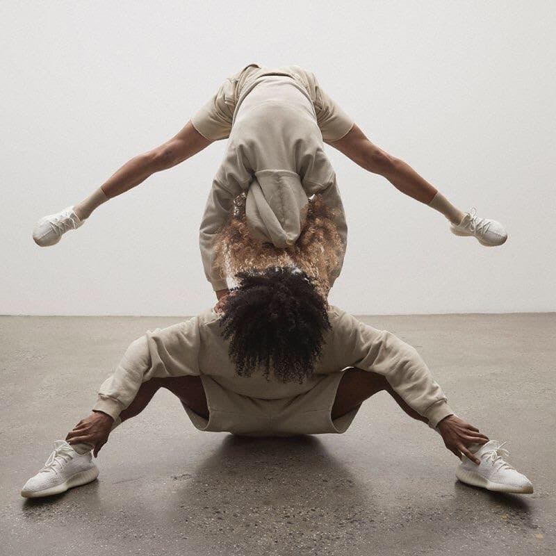 Rita Minissi 為 YEEZY BOOST 350 V2「Triple White」打造全新 Lookbook