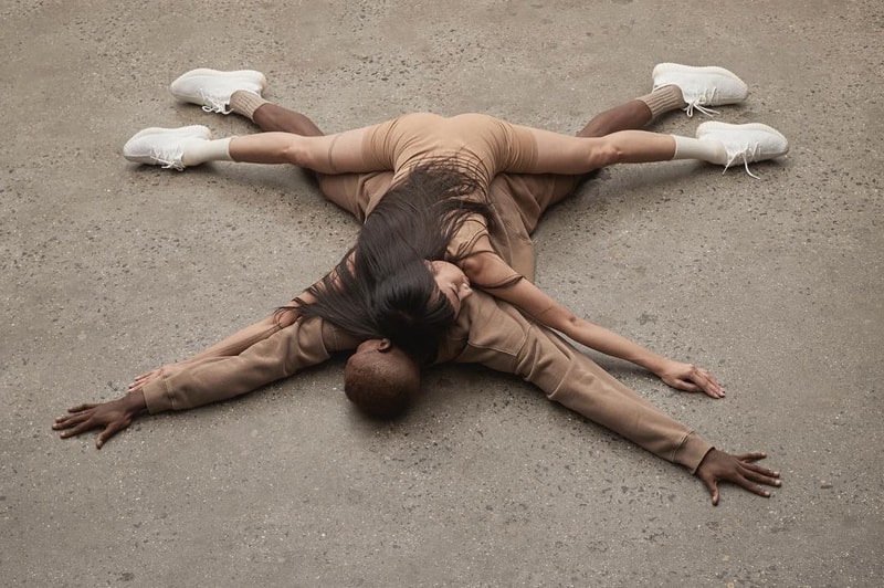 Rita Minissi 為 YEEZY BOOST 350 V2「Triple White」打造全新 Lookbook