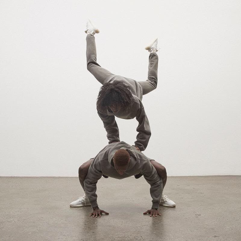 Rita Minissi 為 YEEZY BOOST 350 V2「Triple White」打造全新 Lookbook