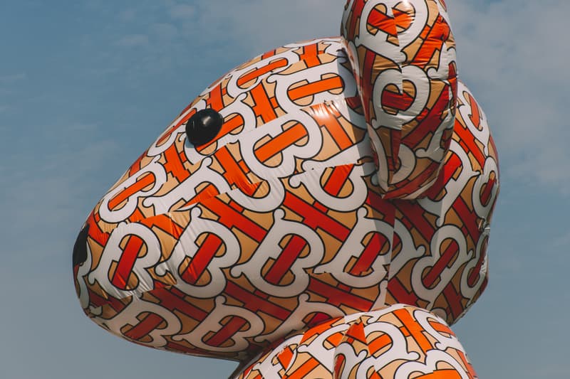 Burberry 全新「Thomas Burberry」Monogram 裝置現身上海