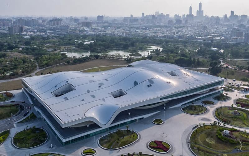 全球最大！走進台灣高雄「衛武營國家藝術文化中心」