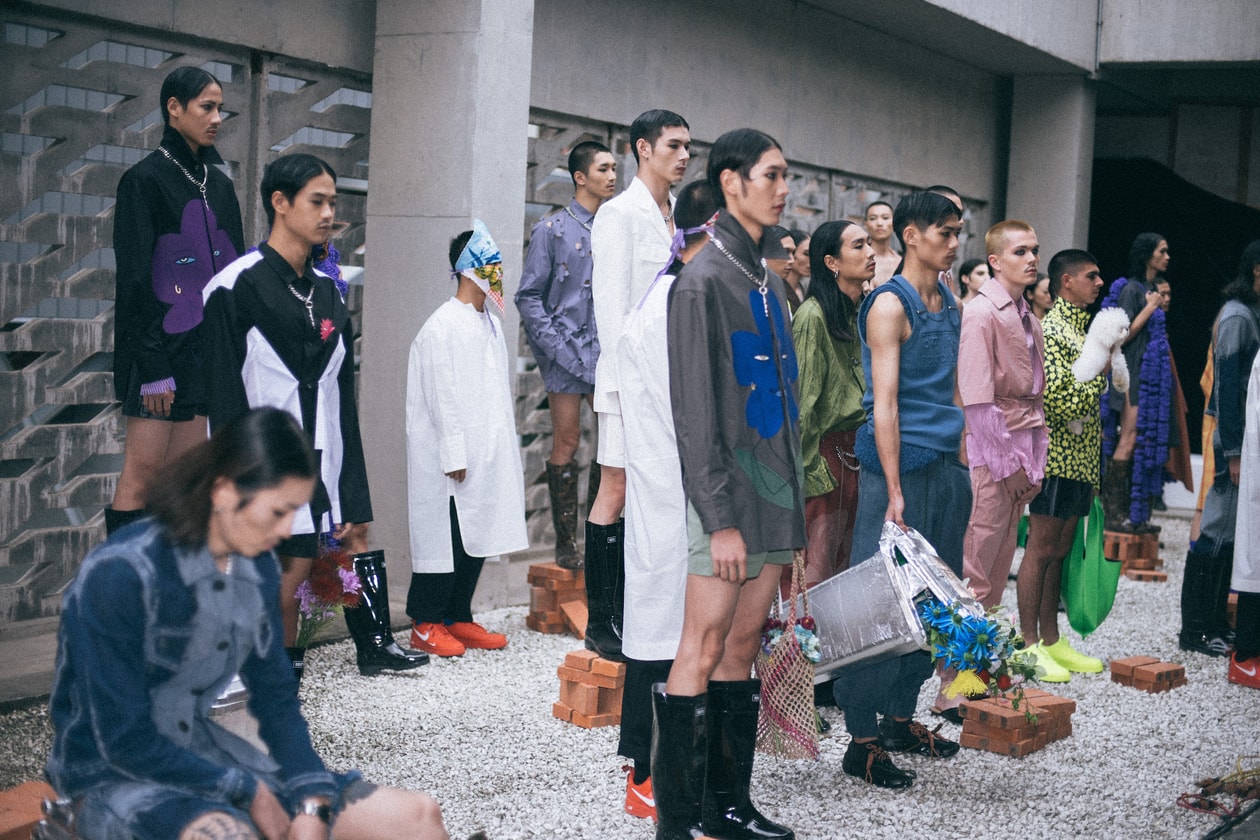 從球鞋藝術行為到傳統民族風情，本季上海時裝周的 6 個精彩瞬間