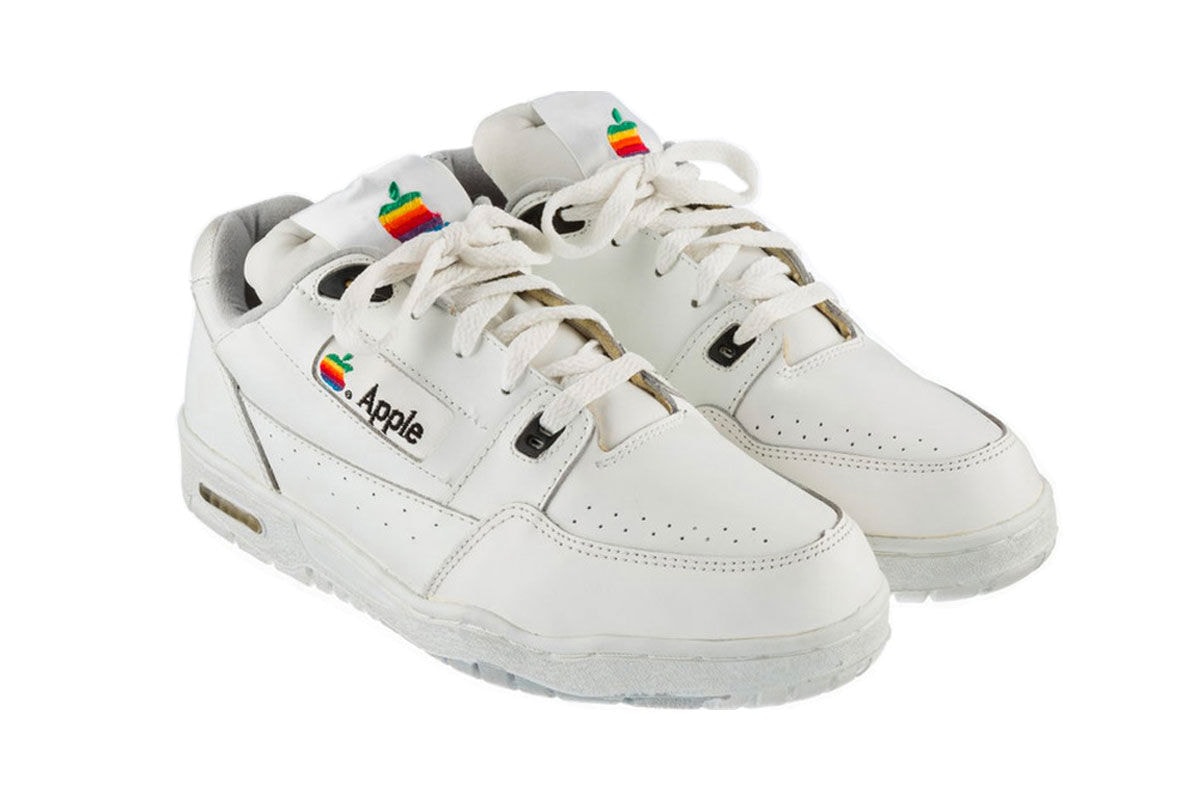 Versace 以新款運動鞋「致敬」Apple 激罕 Computer Sneaker
