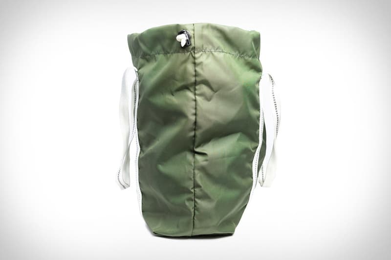 運用 NASA 火箭降落傘物料重製的 Tote Bag 系列上架