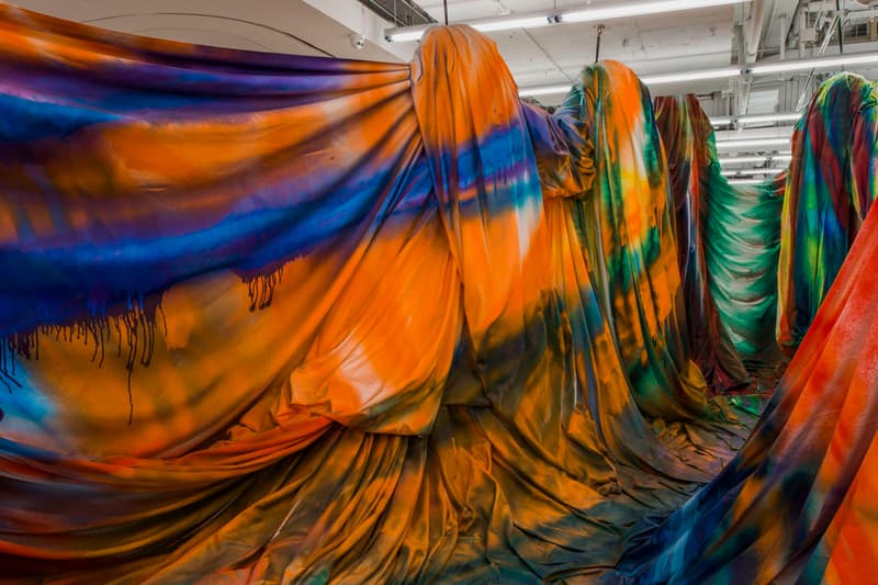 走進 Katharina Grosse 上海「呢喃的泥土」展覽現場