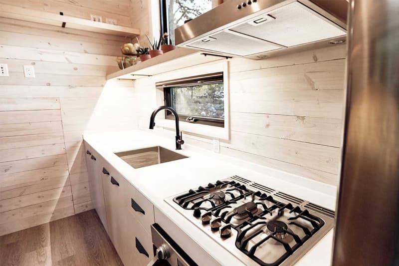 美國露營車設計公司 Land Ark 推出全新豪華車型 Draper