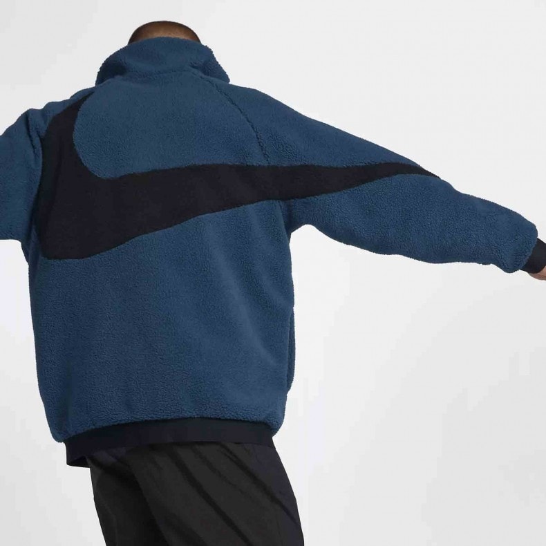 Nike Sportswear 推出全新超大 Swoosh 雙面拉鏈外套