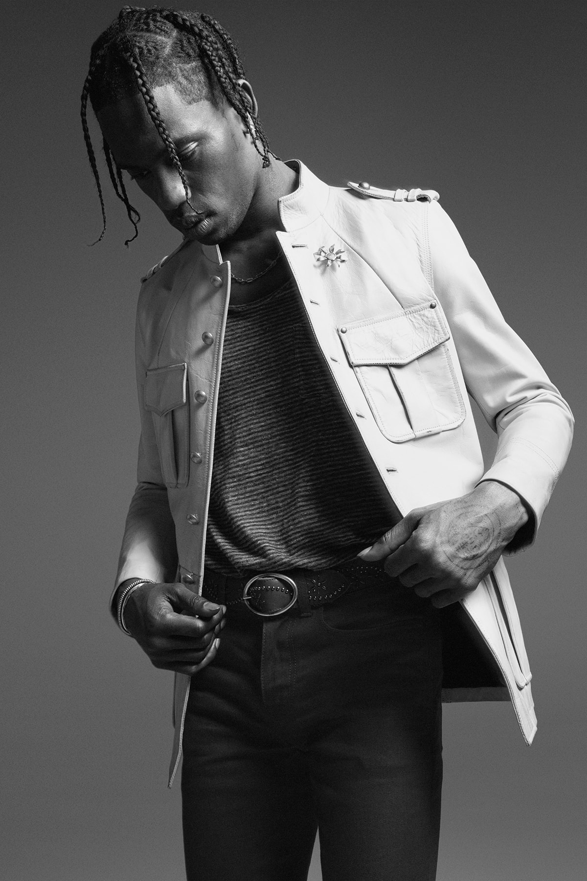 Travis Scott 为何是当今最适合出现在 SAINT LAURENT 广告大片中的男星?