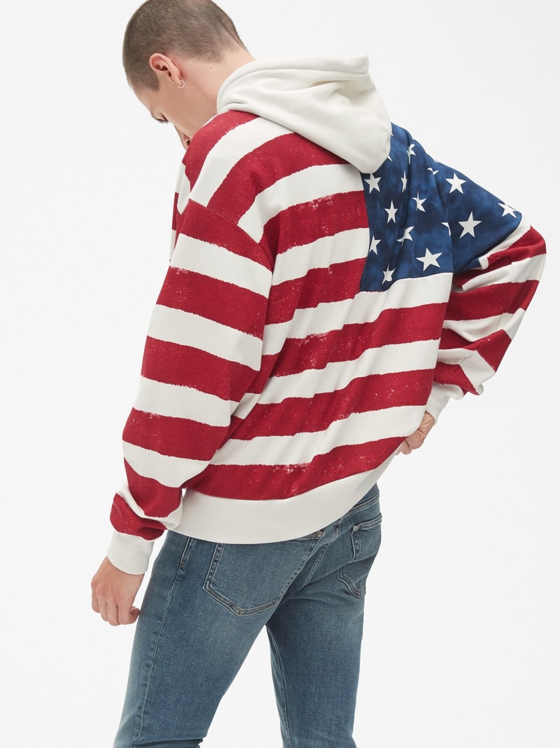 GAP 再度攜手《GQ》推出限量版别注系列 