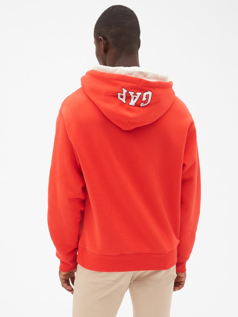 GAP 再度攜手《GQ》推出限量版别注系列 