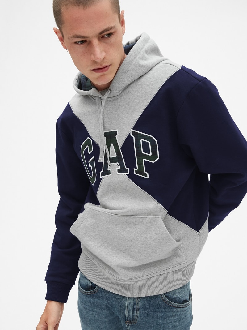 GAP 再度攜手《GQ》推出限量版别注系列 