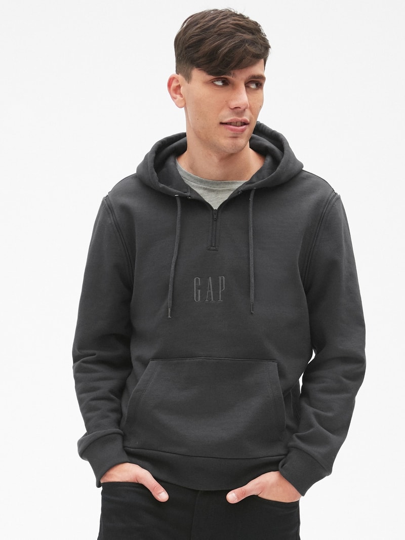 GAP 再度攜手《GQ》推出限量版别注系列 