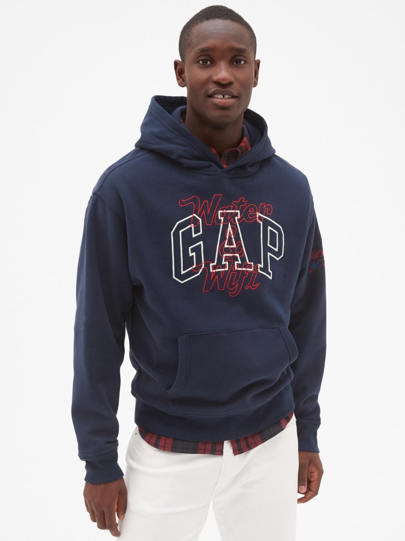 GAP 再度攜手《GQ》推出限量版别注系列 