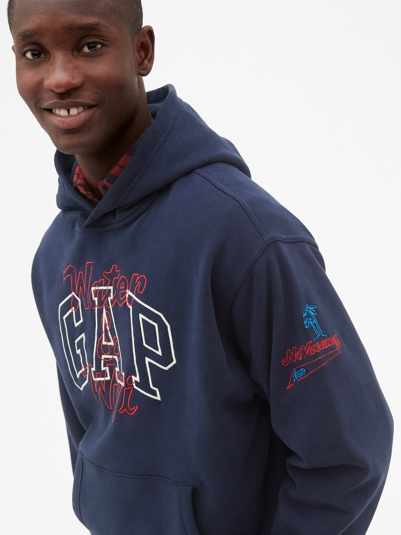 GAP 再度攜手《GQ》推出限量版别注系列 