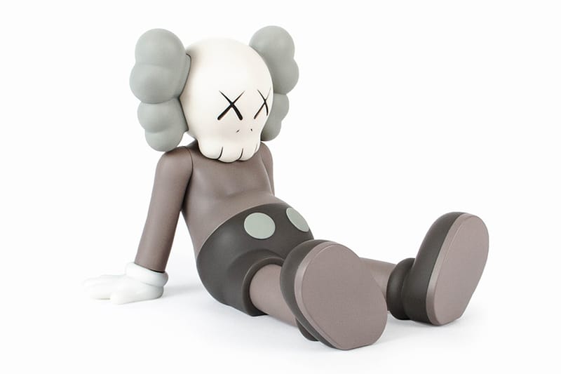KAWS 全新雕塑展覽「KAWS: HOLIDAY」台北站周邊商品一覽