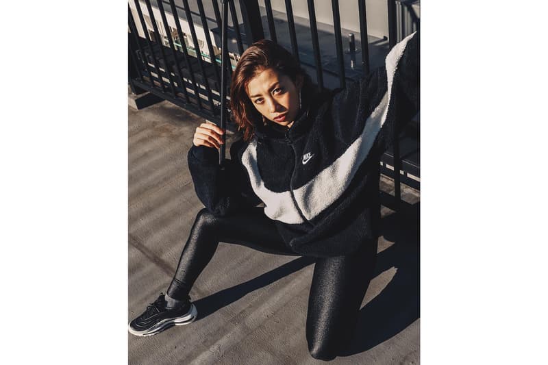 Nike 追加推出新配色 Big Swoosh 雙面外套