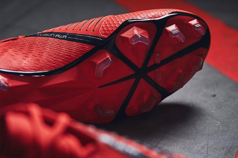 Nike 推出全新 PhantomVNM 足球靴