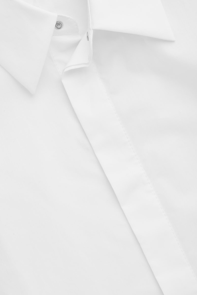COS 推出全新 White Shirt Project 系列