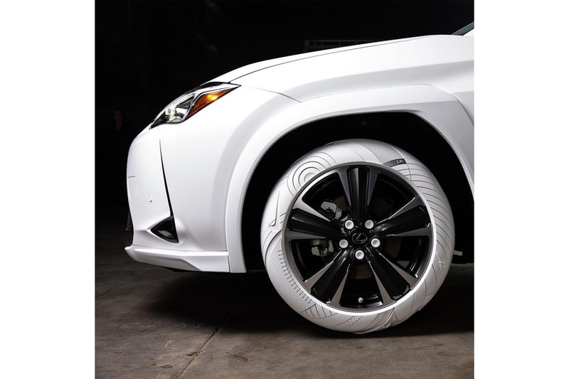 LEXUS 攜手 John Elliott 打造 UX 別注白色 Air Force 1 車軚