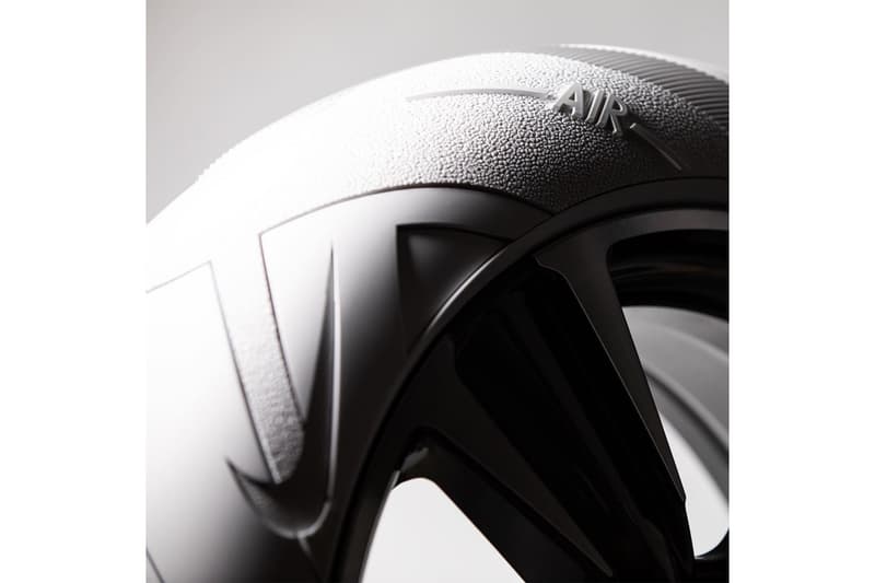 LEXUS 攜手 John Elliott 打造 UX 別注白色 Air Force 1 車軚