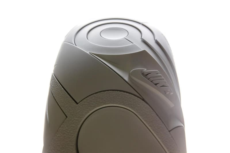 LEXUS 攜手 John Elliott 打造 UX 別注白色 Air Force 1 車軚