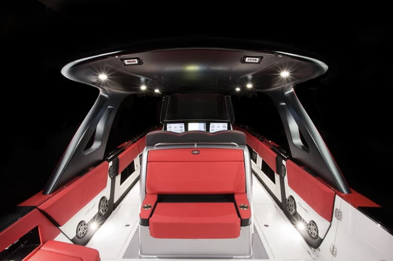 Mercedes-AMG 攜手 Cigarette Racing 打造千匹馬力遊艇