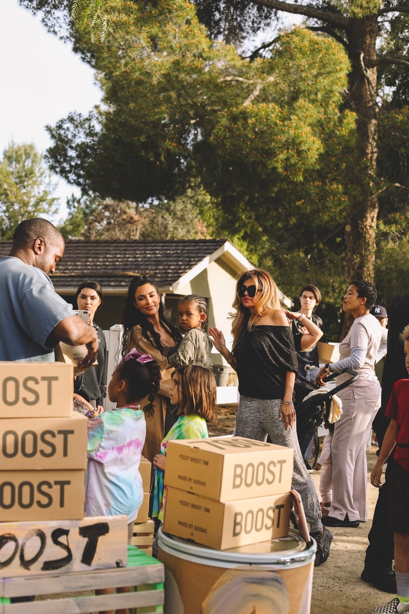 Kanye West 攜家人開啟 YEEZY Lemonade Stands Pop-Up 慈善活動